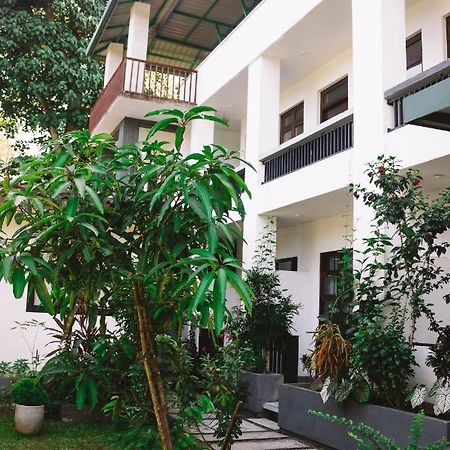 Uralsurf House Hotel Уелигама Екстериор снимка