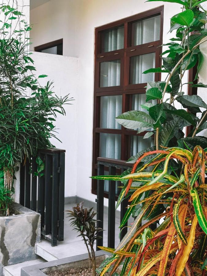 Uralsurf House Hotel Уелигама Екстериор снимка