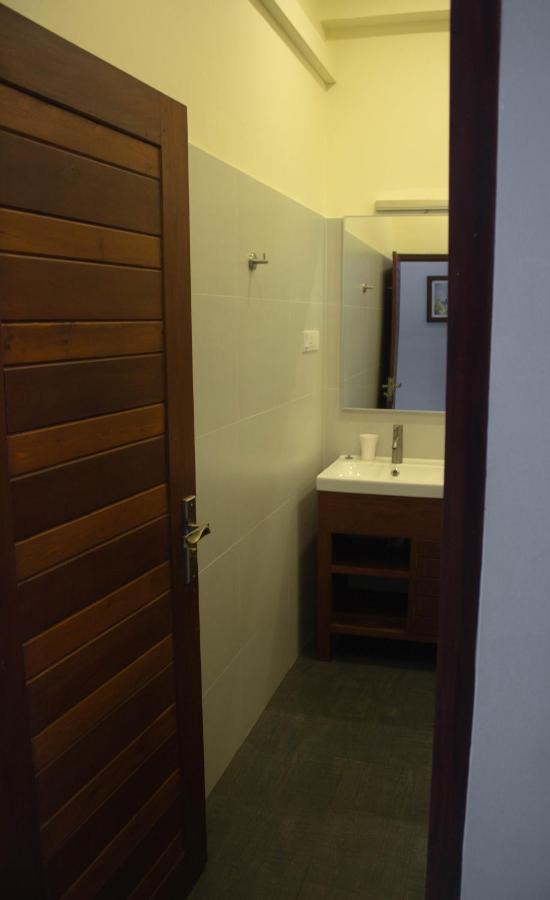 Uralsurf House Hotel Уелигама Екстериор снимка