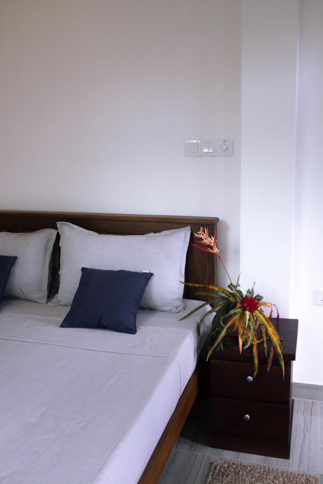Uralsurf House Hotel Уелигама Екстериор снимка