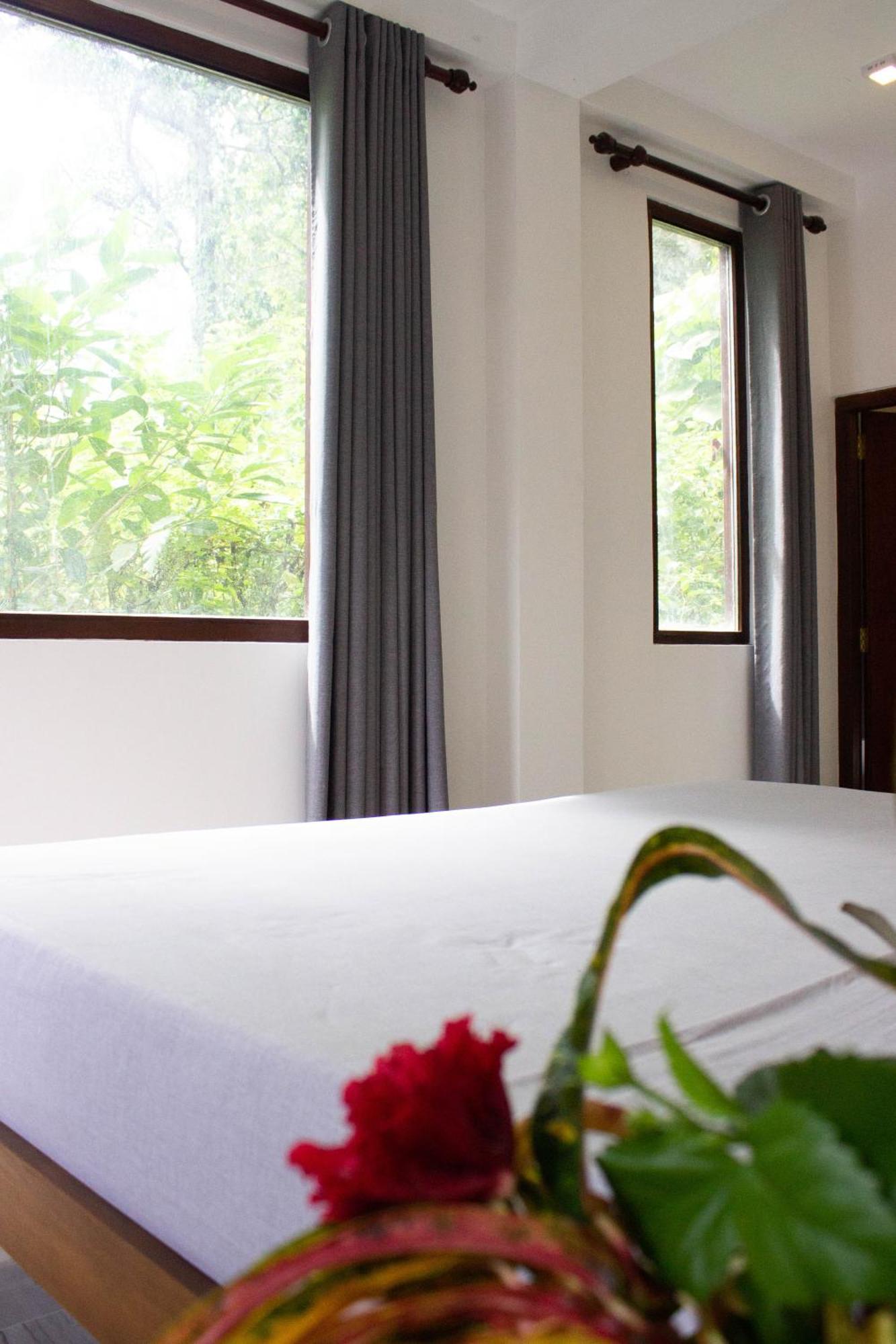 Uralsurf House Hotel Уелигама Екстериор снимка