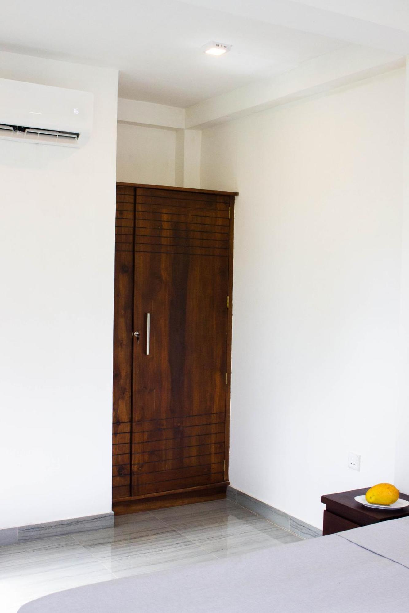 Uralsurf House Hotel Уелигама Екстериор снимка