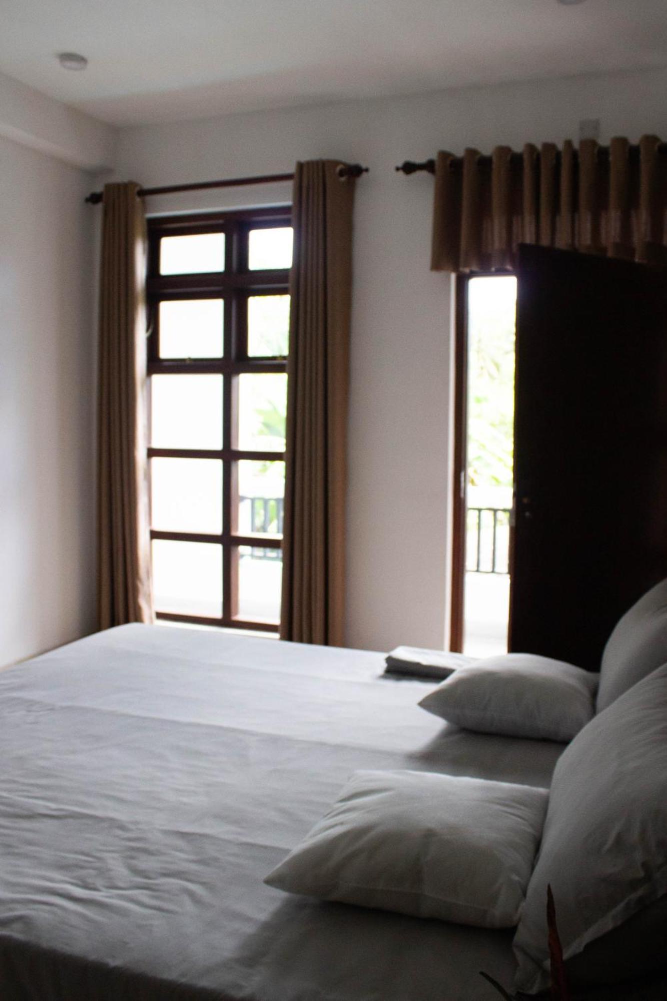 Uralsurf House Hotel Уелигама Екстериор снимка
