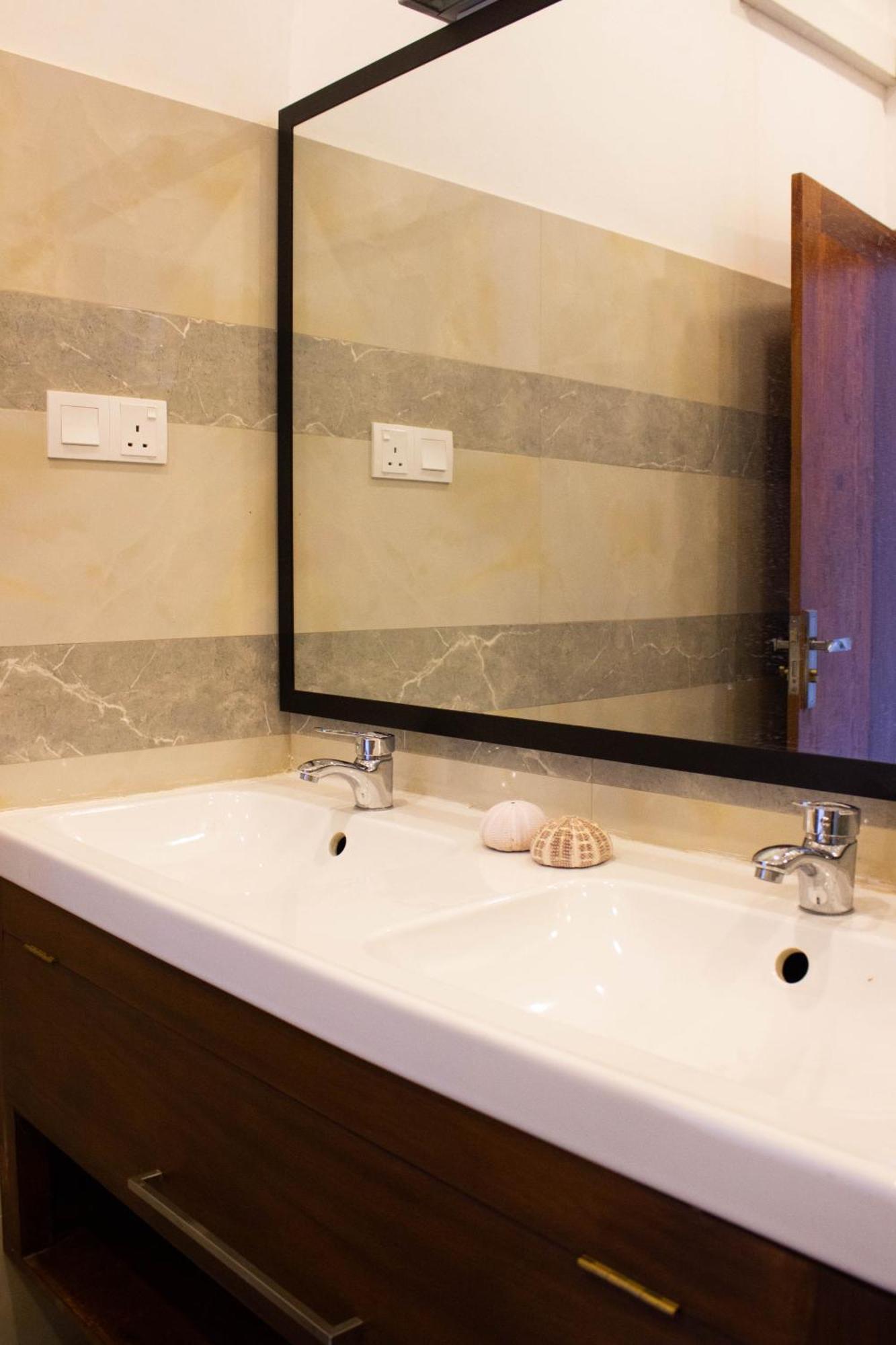 Uralsurf House Hotel Уелигама Екстериор снимка