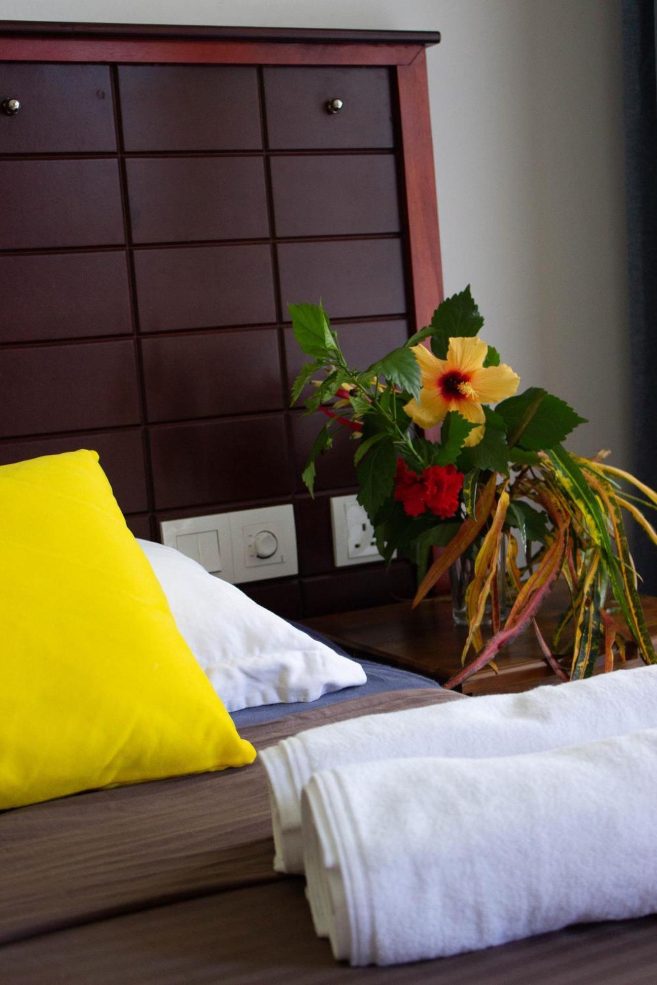 Uralsurf House Hotel Уелигама Екстериор снимка