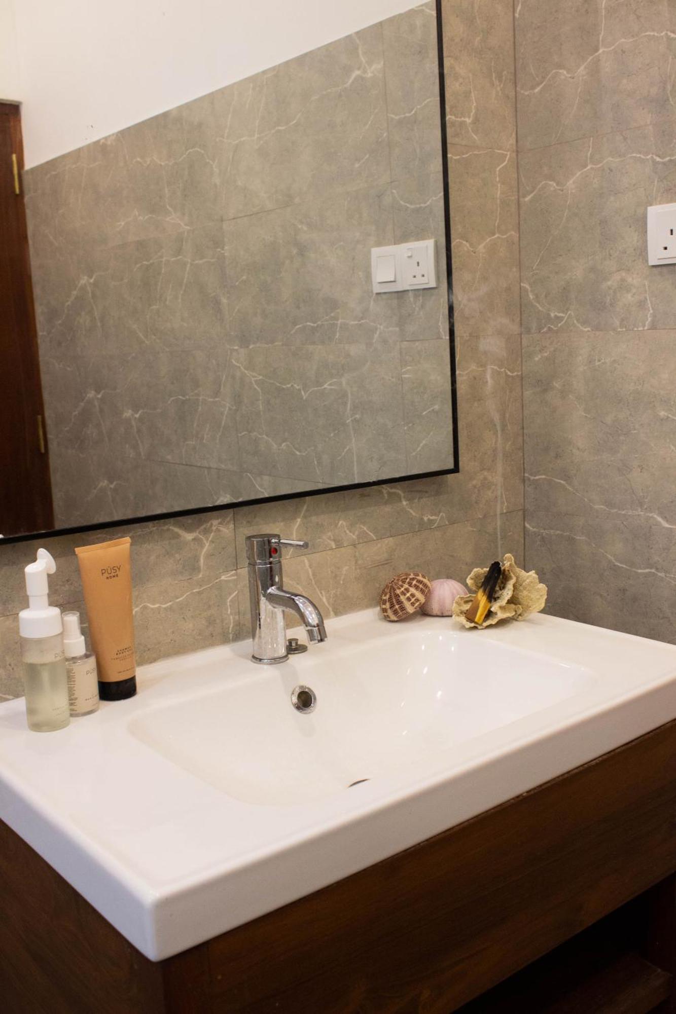 Uralsurf House Hotel Уелигама Екстериор снимка