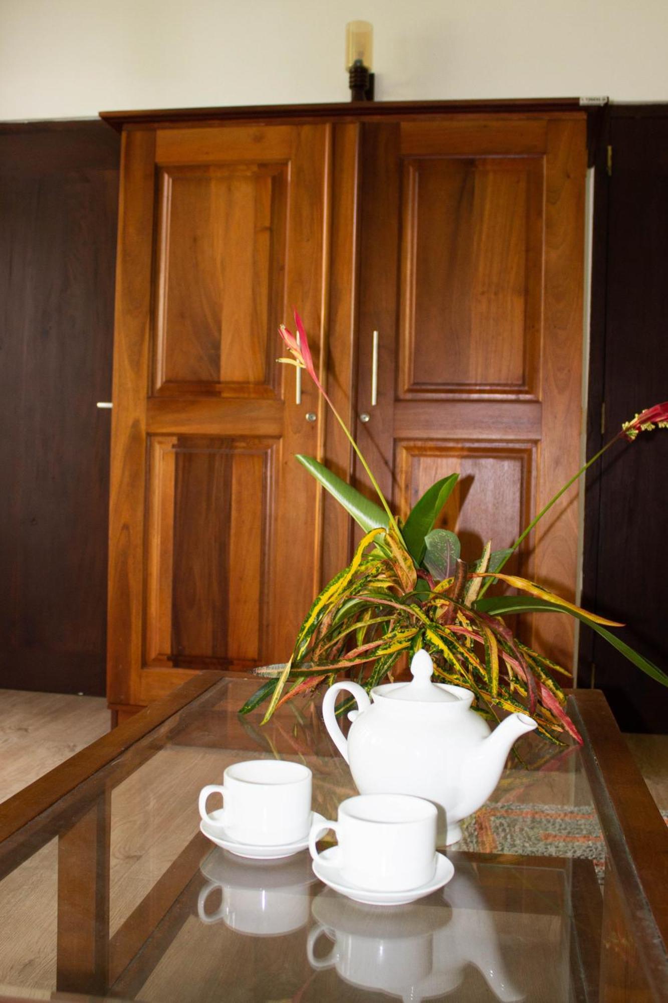 Uralsurf House Hotel Уелигама Екстериор снимка