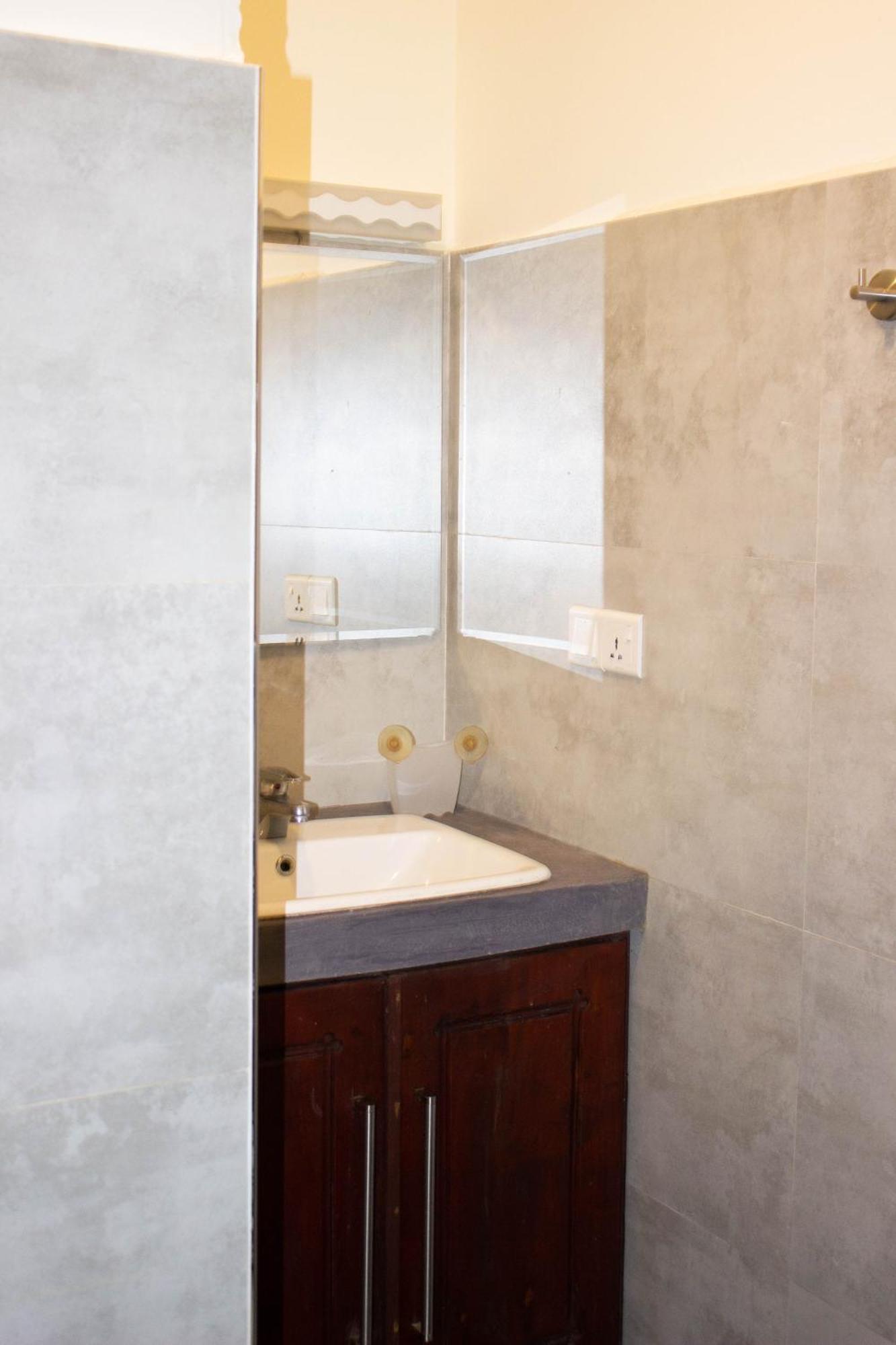 Uralsurf House Hotel Уелигама Екстериор снимка