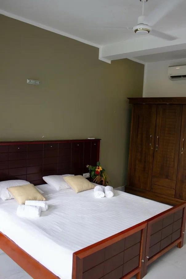 Uralsurf House Hotel Уелигама Екстериор снимка