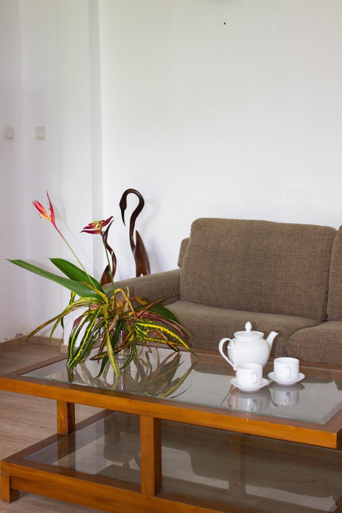 Uralsurf House Hotel Уелигама Екстериор снимка